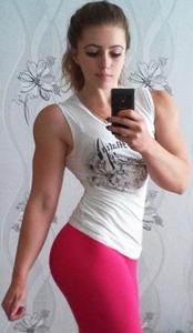 土豆体育官方网站会员注册 イ・ジョンヒョンは傾斜したダイビングの上に置かれた船に座って手で床を押し下げなければならないが